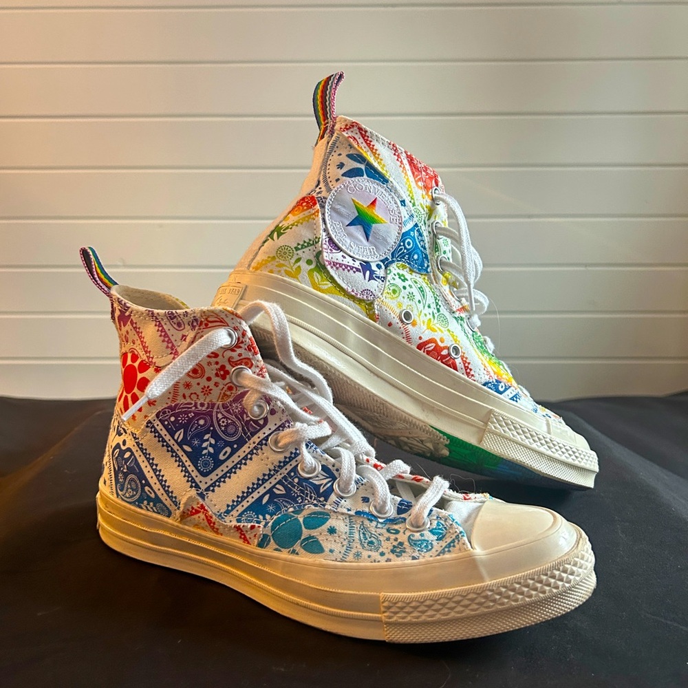 Unisex Pride Converse